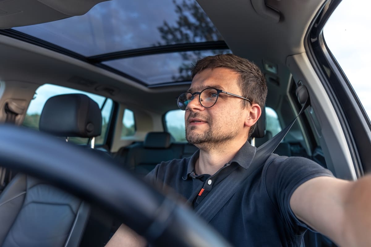 Soodne kasko - rahulik mees autoroolis