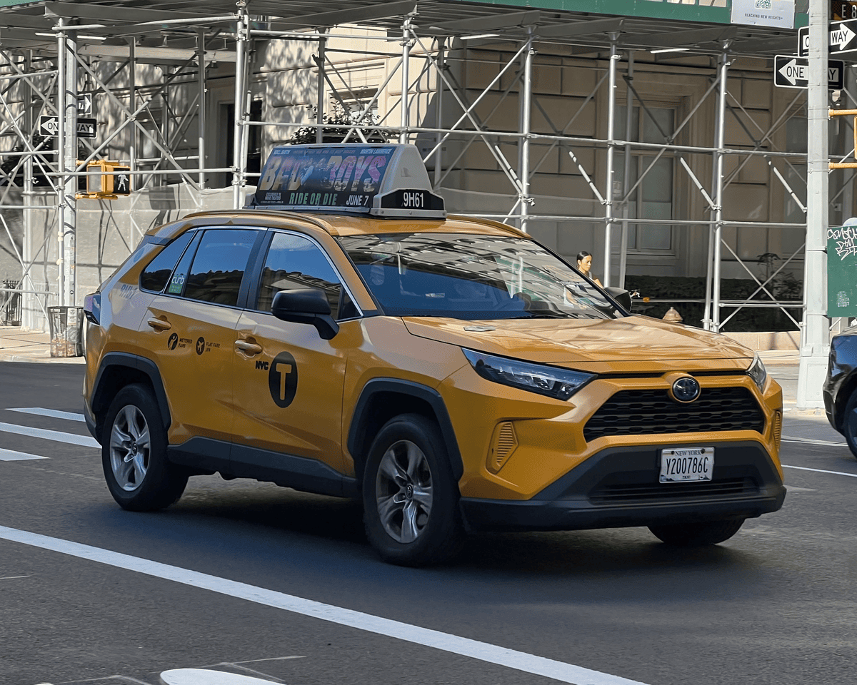 Toyota RAV4 kaskokindlustus - RAV4 New Yorgi taksona